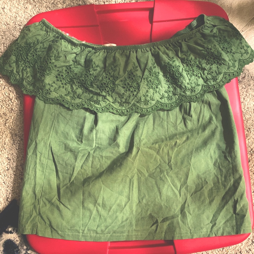 Francesca’s ruffle top Olive green